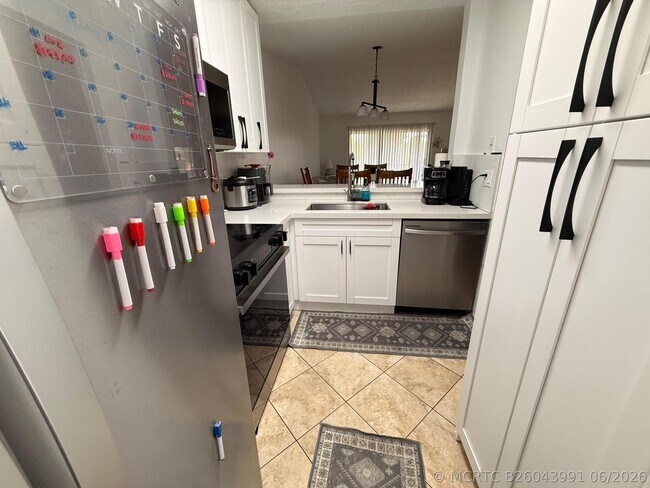Foto del edificio - 9923 Three Lakes Cir