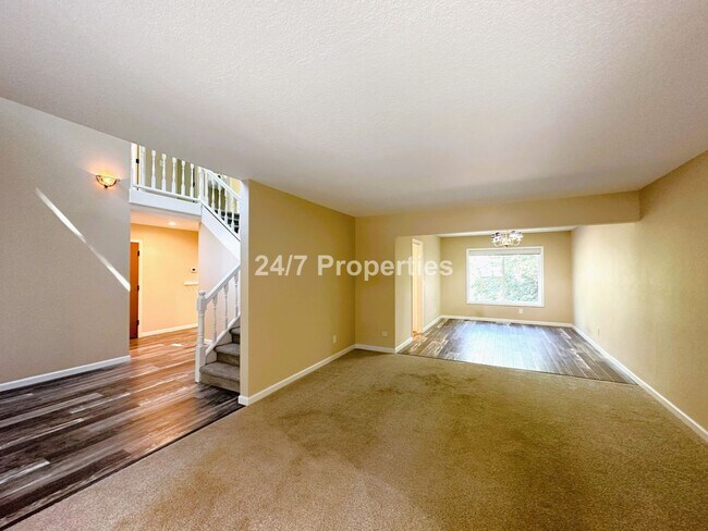 Building Photo - HOLIDAY SPECIAL! $600 off December rent! L...