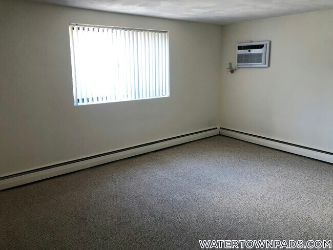 Foto del edificio - 24 Whites Ave