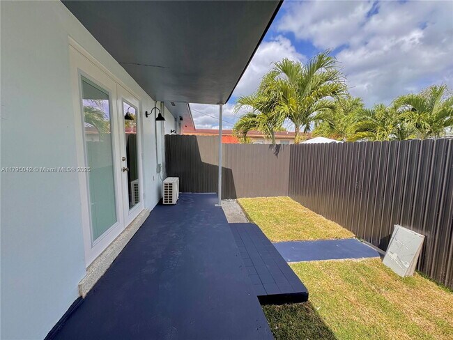 Foto del edificio - 7135 SW 22nd St