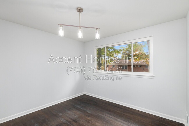 Foto del edificio - 8613 Kenilworth Dr