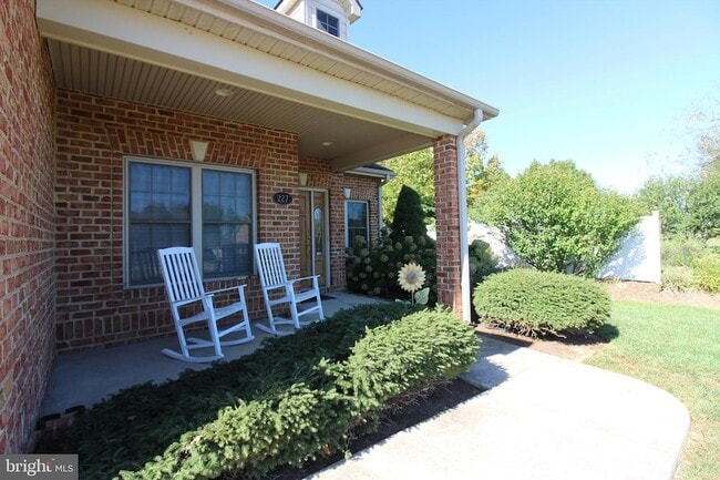 Building Photo - 227 Donna Dr