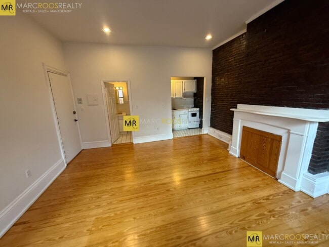 Building Photo - 672 Tremont St