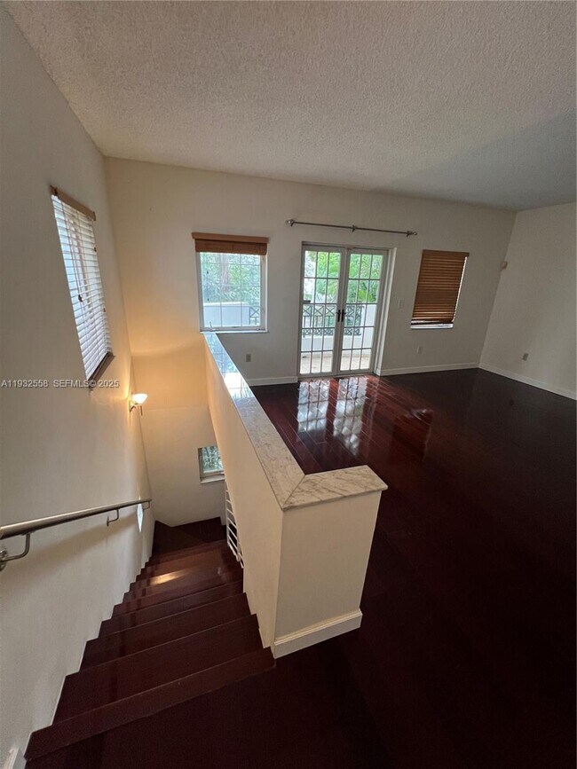 Foto del edificio - 261 Navarre Ave