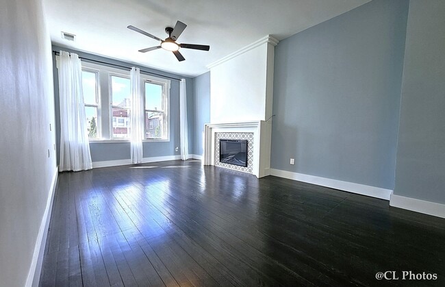 Building Photo - 2924 W 38th Pl
