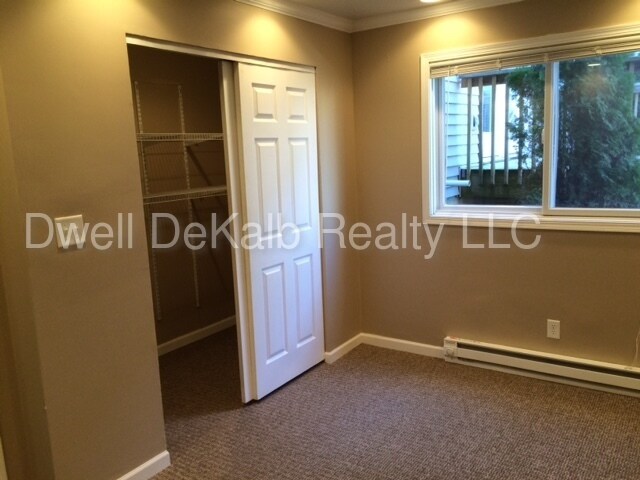 Building Photo - 822 Edgebrook Dr