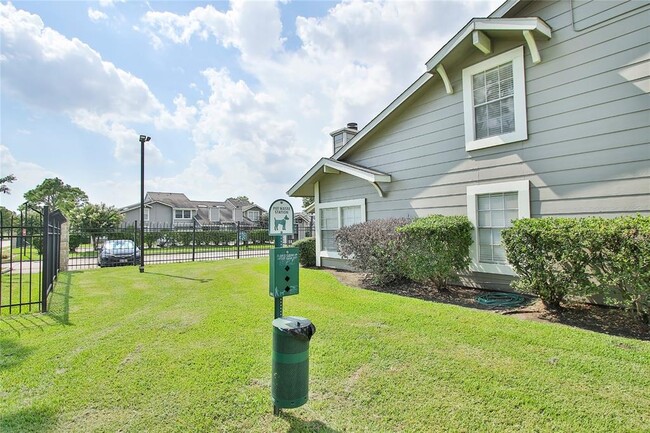 Building Photo - 12251 Copper Tree Pvt Ln