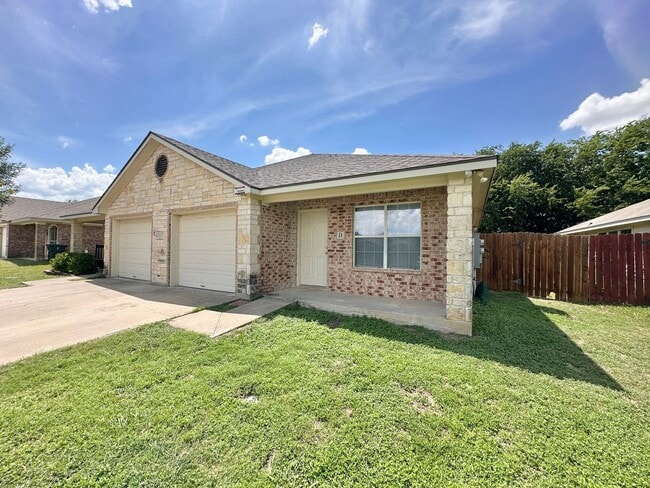 Building Photo - 4203 Cambridge Dr
