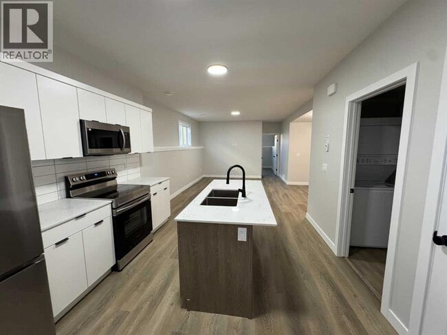 Building Photo - 10210-10128 128 Ave