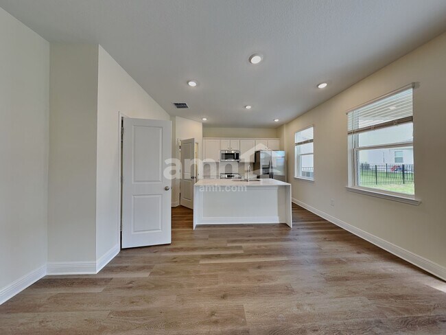 Foto del edificio - 5939 Sycamore Pl St