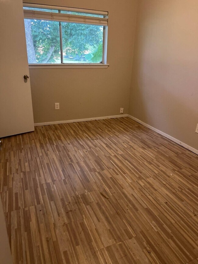 Foto del edificio - 12654 Monarch Rd