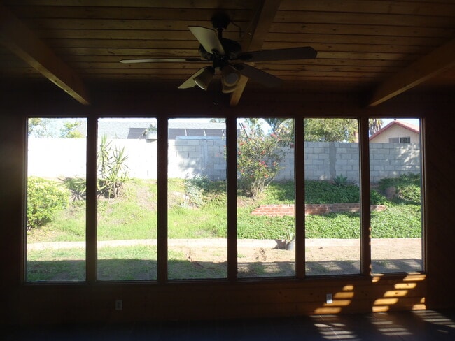 Foto del edificio - 3 Bed House w/Garage, Additional Family Room