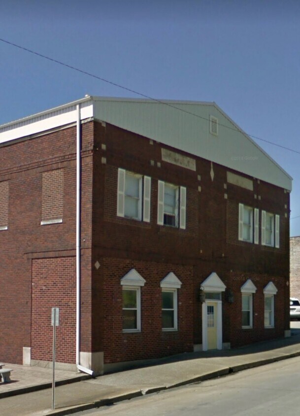 Building Photo - 105 E Poplar St.
