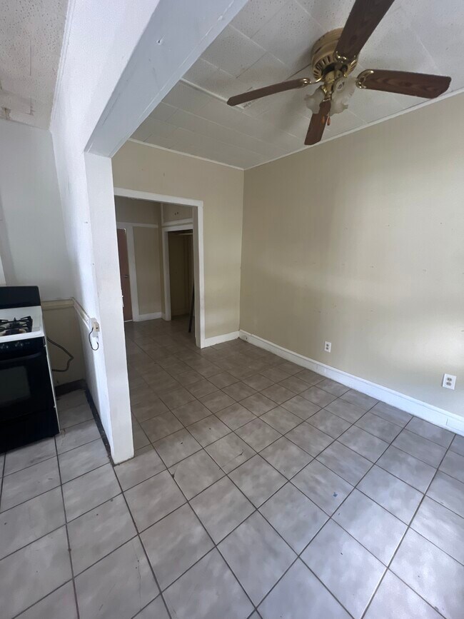 Kitchen & Living Area - 57 Merchants Ave