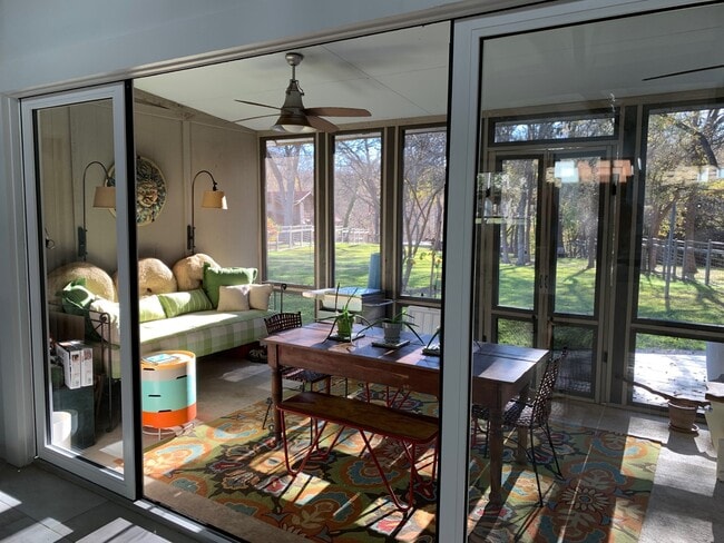 Foto del edificio - 710 Whippoorwill Dr