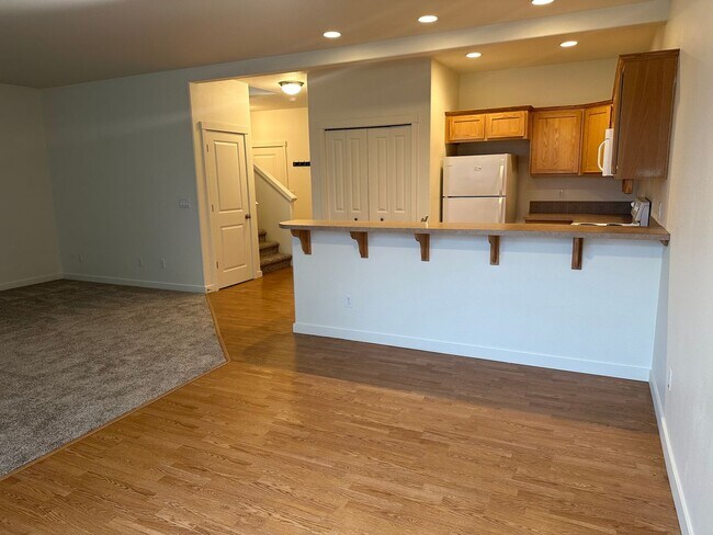 Foto del edificio - $500 OFF FIRST FULL MONTH - Fresh Paint, n...