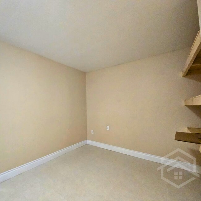 Photo du bâtiment - 1Bedroom Unit Available in Springfield!!