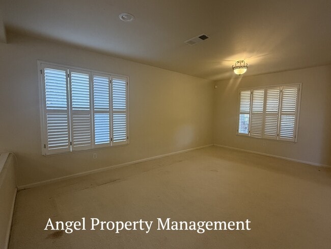 Building Photo - 1245 Oak Haven Way