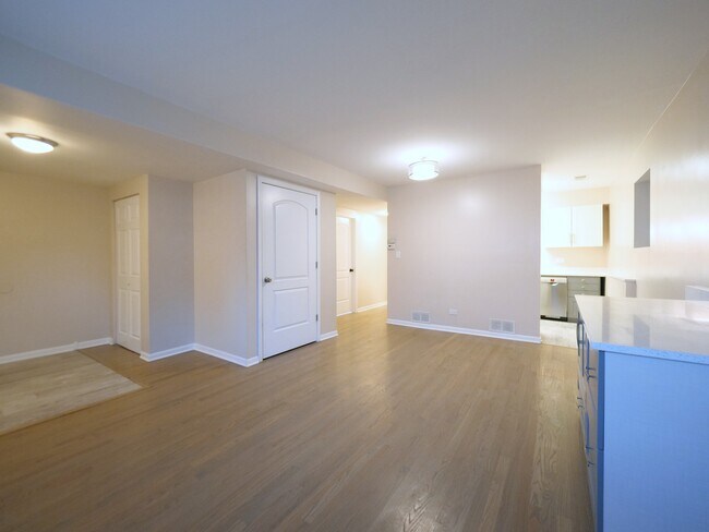 Building Photo - 2323 W Grenshaw St