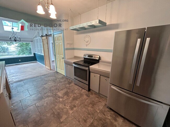 Foto del edificio - Charming 4-Bedroom Home for Rent in Great ...