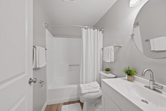 Interior Photo - 860 East