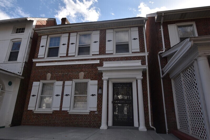 Primary Photo - 2327 Maplewood Ave
