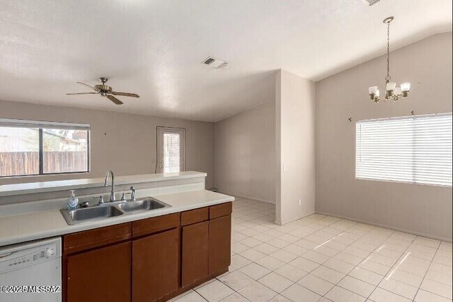 Building Photo - 1940 W Chardonnay Dr