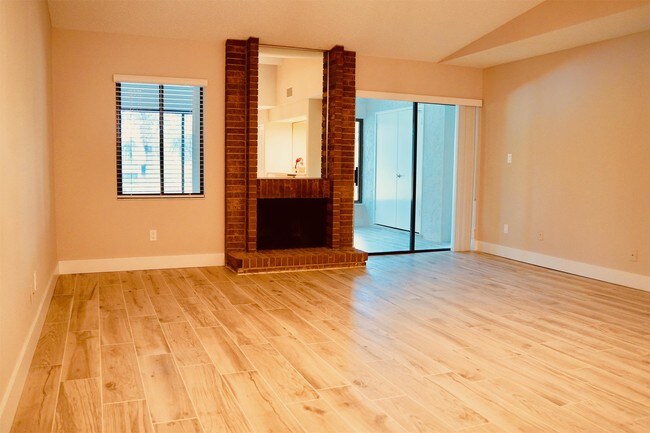 Building Photo - 6 Escondido Cir