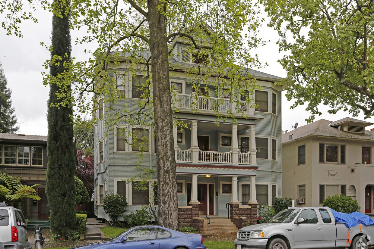 Building Photo - 1820 G St