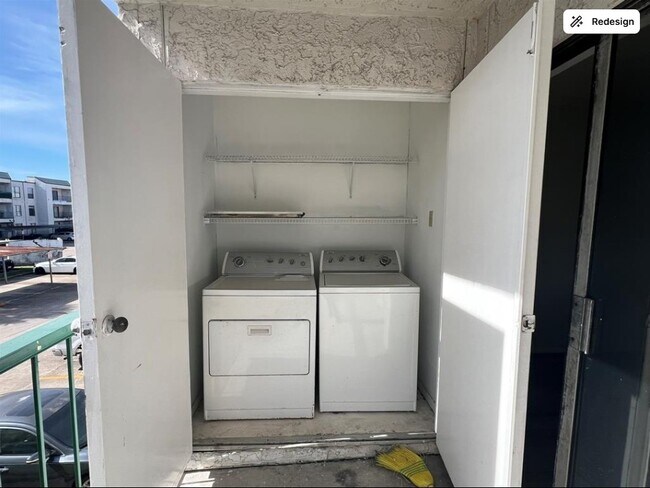 Foto del edificio - 2830 S Bartell Dr