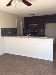 Building Photo - 4 Bedroom 2 Bathroom- Gilbert & Southern
