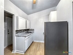 Building Photo - 1108 W McCarty Ln