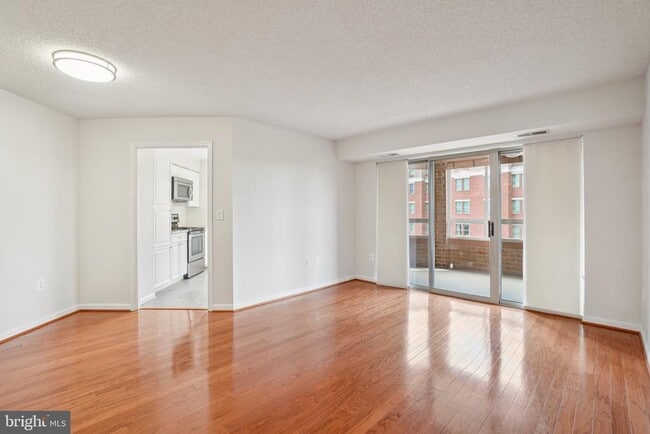 Foto del edificio - 2181 Jamieson Ave