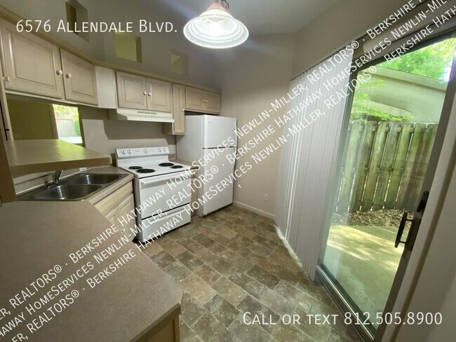 Building Photo - 2 Bedroom Garden Home - Allendale Boulevar...