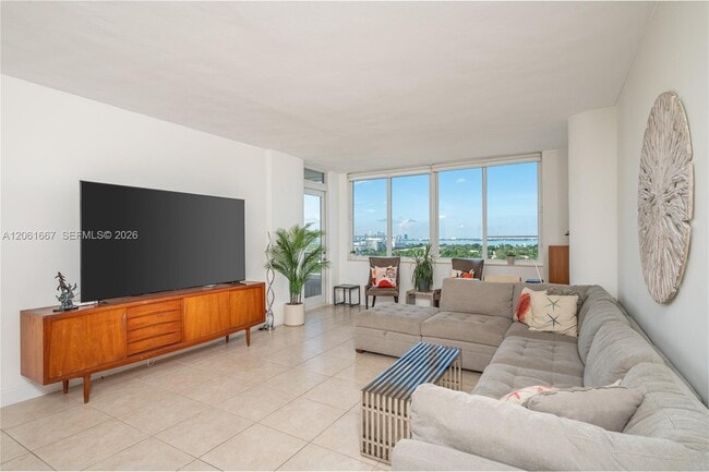 Building Photo - 5005 Collins Ave