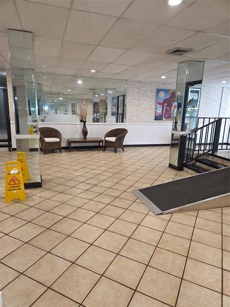 Building Photo - 4158 Inverrary Dr