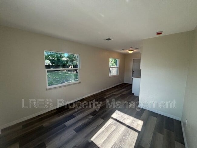 Foto del edificio - 2204 W Pine St