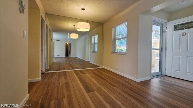Foto del edificio - 301 6th Ave S