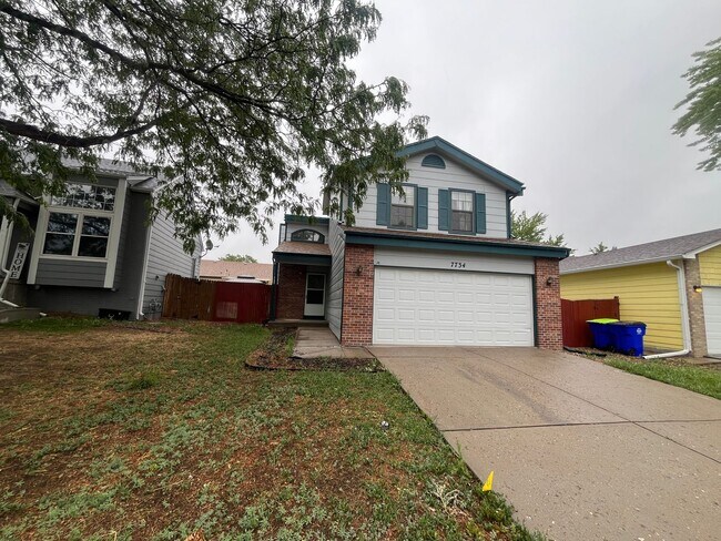 Foto del edificio - Beautiful 3 bed 2 1/2 bath with 2 car garage! (NEW PICTURES TO COME!!)