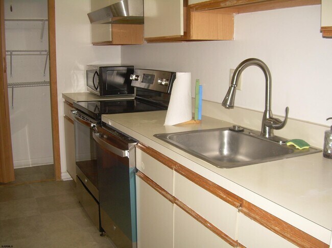 Foto del edificio - 303 Meadowbrook Dr