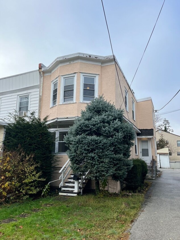 Primary Photo - Spacious 3 Bedroom 1 Bath in Aldan
