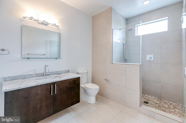 Foto del edificio - Northern Liberties Townhome with Parking