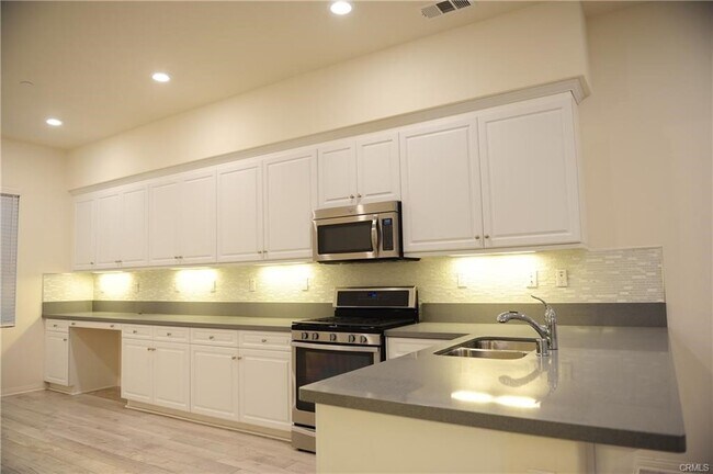 Building Photo - 55 Plateau