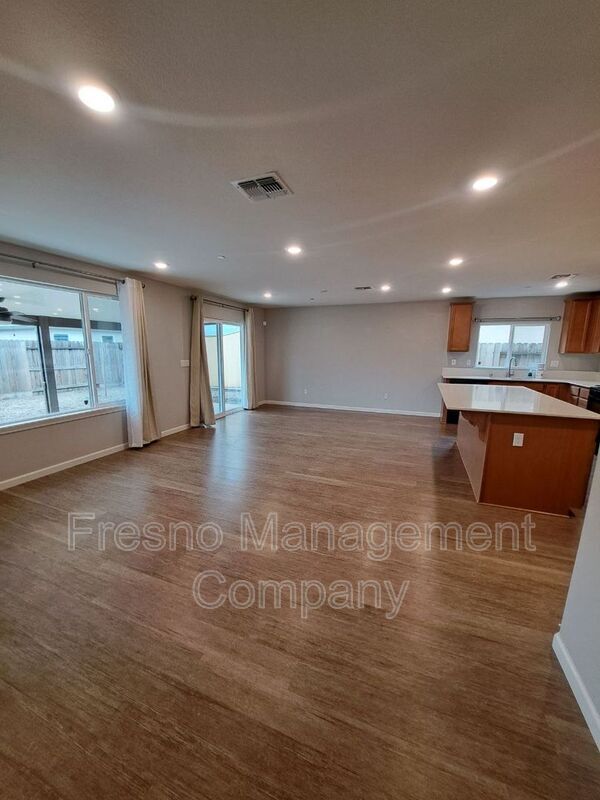 Foto del edificio - 6897 E Braly Ave