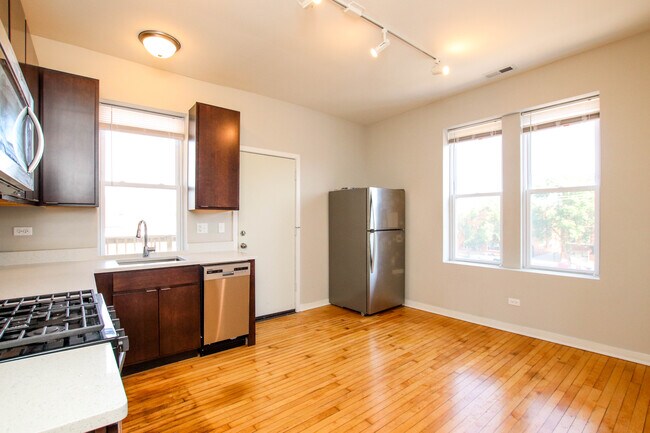 Building Photo - 3644 W Diversey Ave