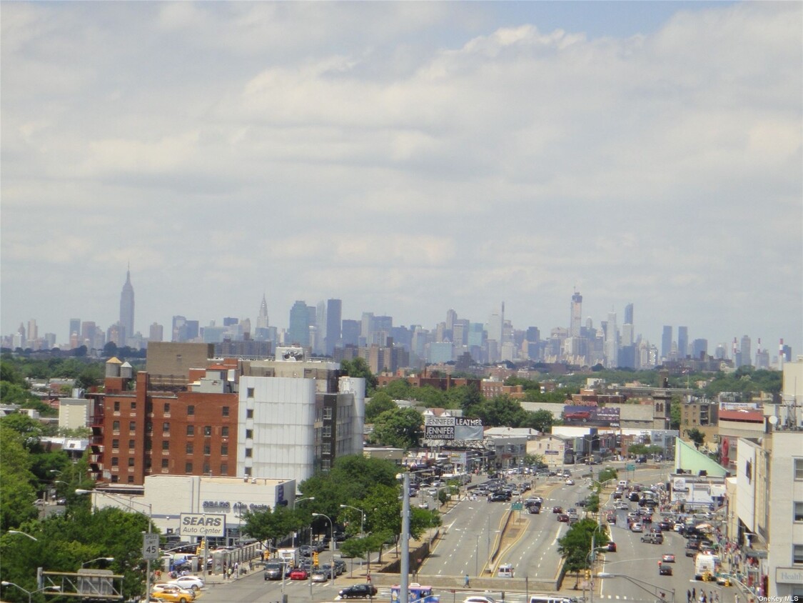 Foto del edificio - 92-29 Queens Blvd