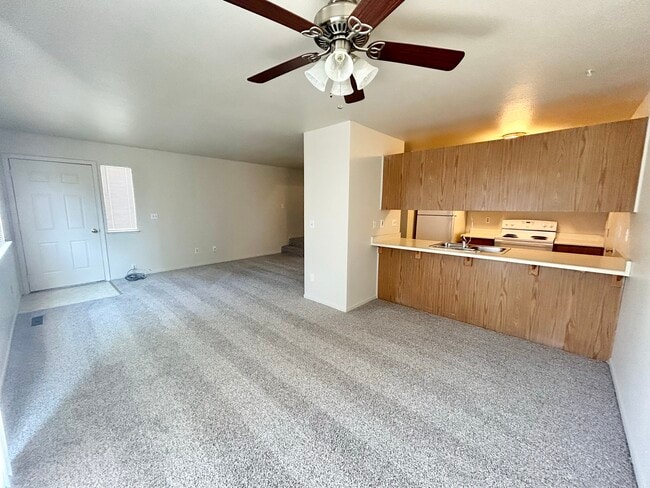 Building Photo - 1181 Town House Cir