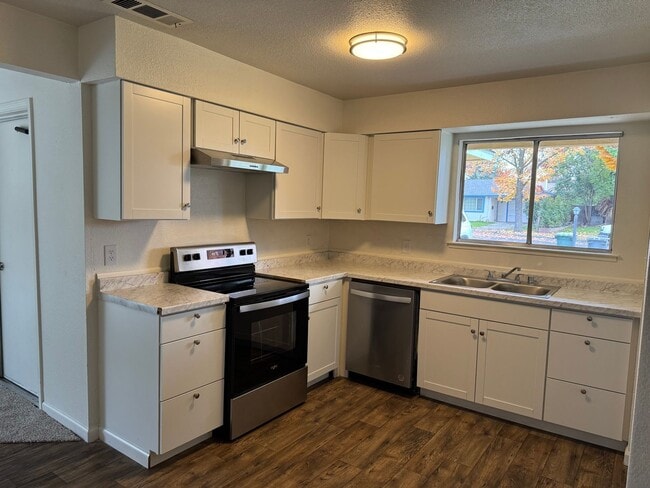 Photo - FOR RENT House