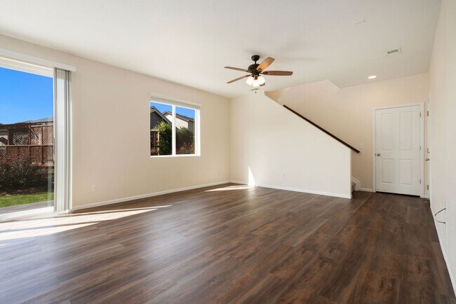 Foto del edificio - 4 Bedroom Home on Corner Lot in Quiet Jaco...