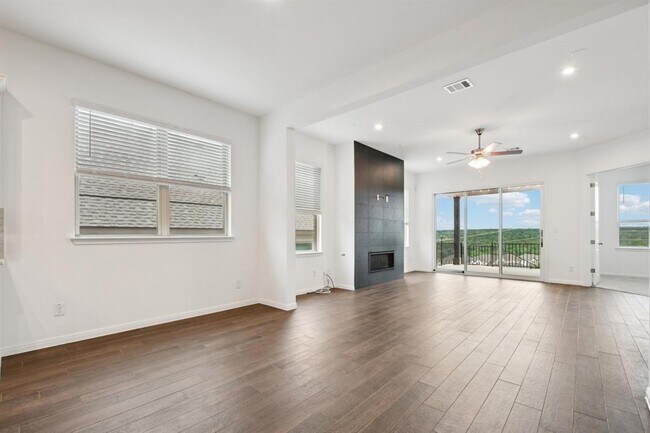 Foto del edificio - 4521 Lucabella Ln
